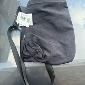 lululemon athletica Black Bag Waterbottle Crossbody